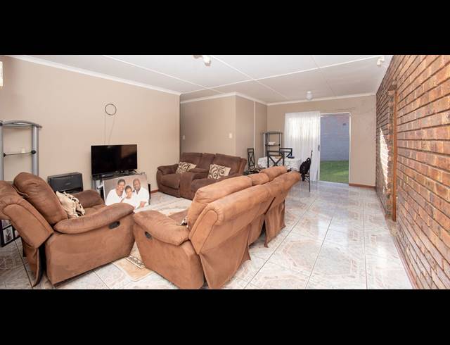 4 BEDROOM HOUSE FOR SALE IN SUNNYRIDGE